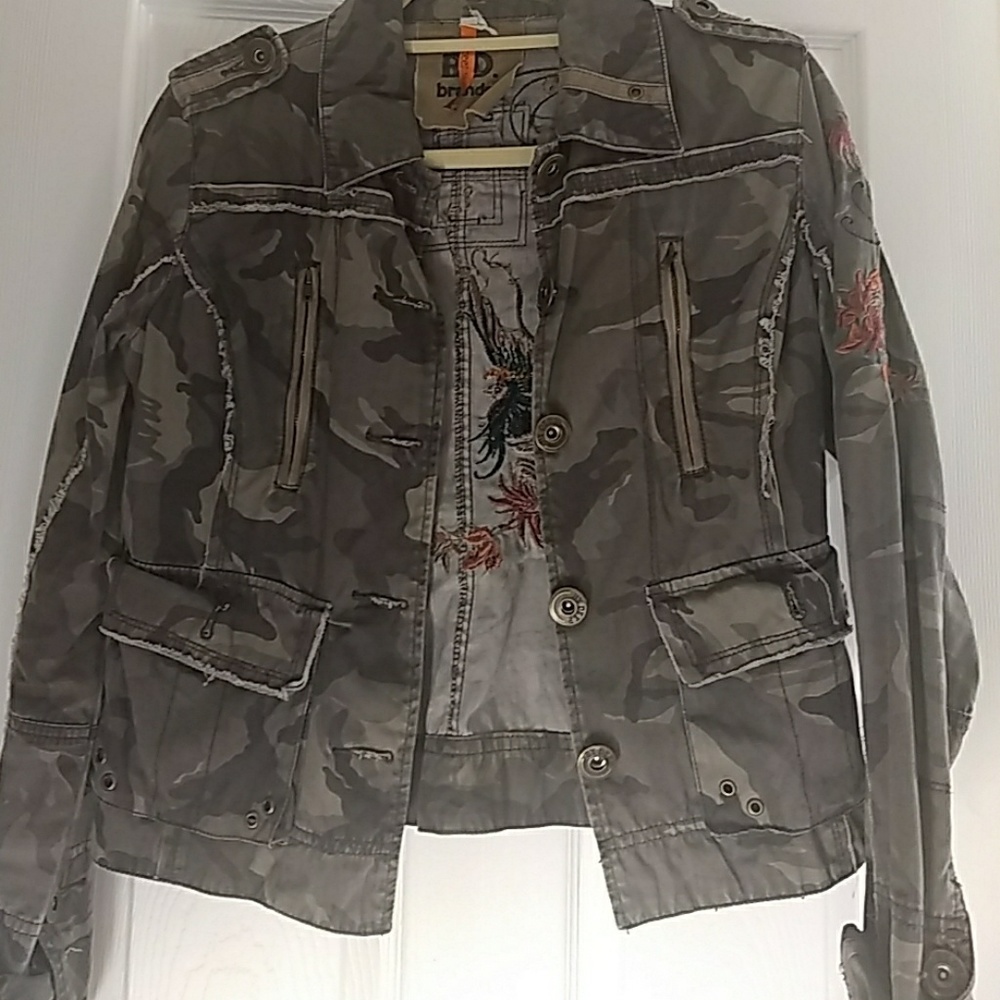 Camo jacket with embroidery back - Picture 2 of 4